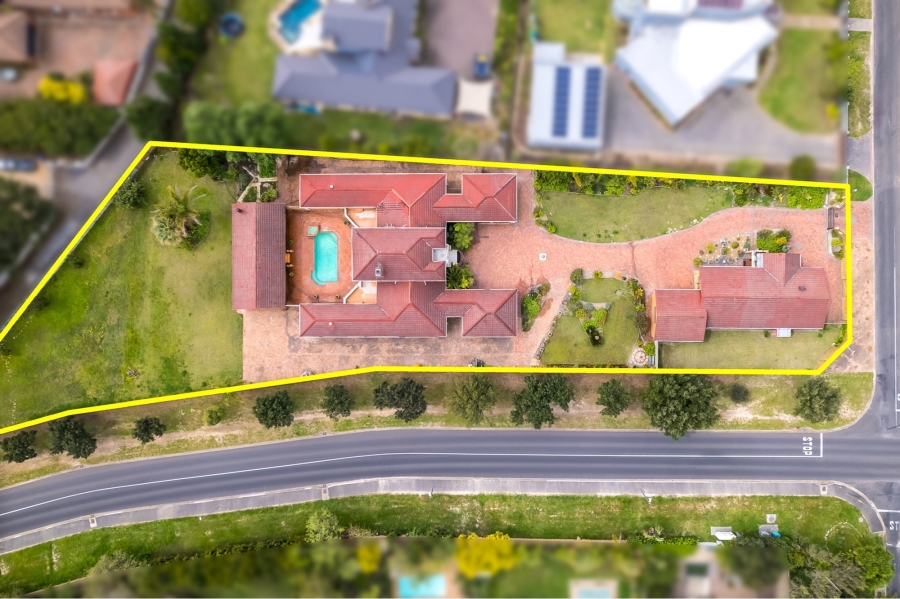 9 Bedroom Property for Sale in Vierlanden Western Cape
